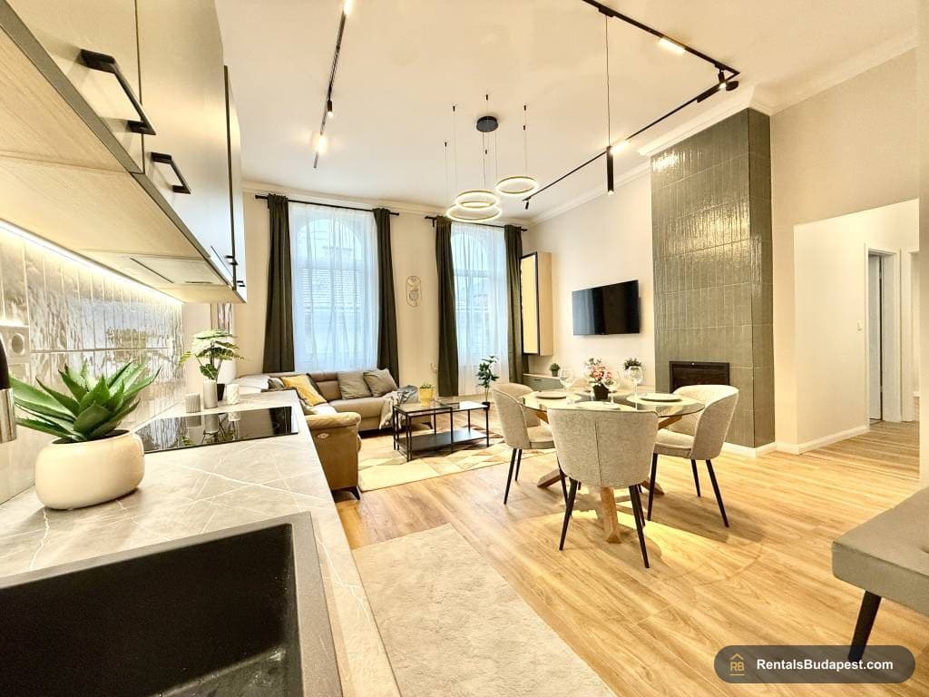 Renovated 3-Bedroom Apartment for Sale near New York Café | District 7