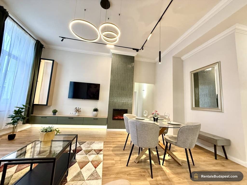 Renovated 3-Bedroom Apartment for Sale near New York Café | District 7