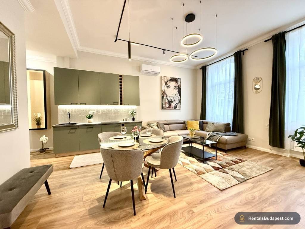 Renovated 3-Bedroom Apartment for Sale near New York Café | District 7