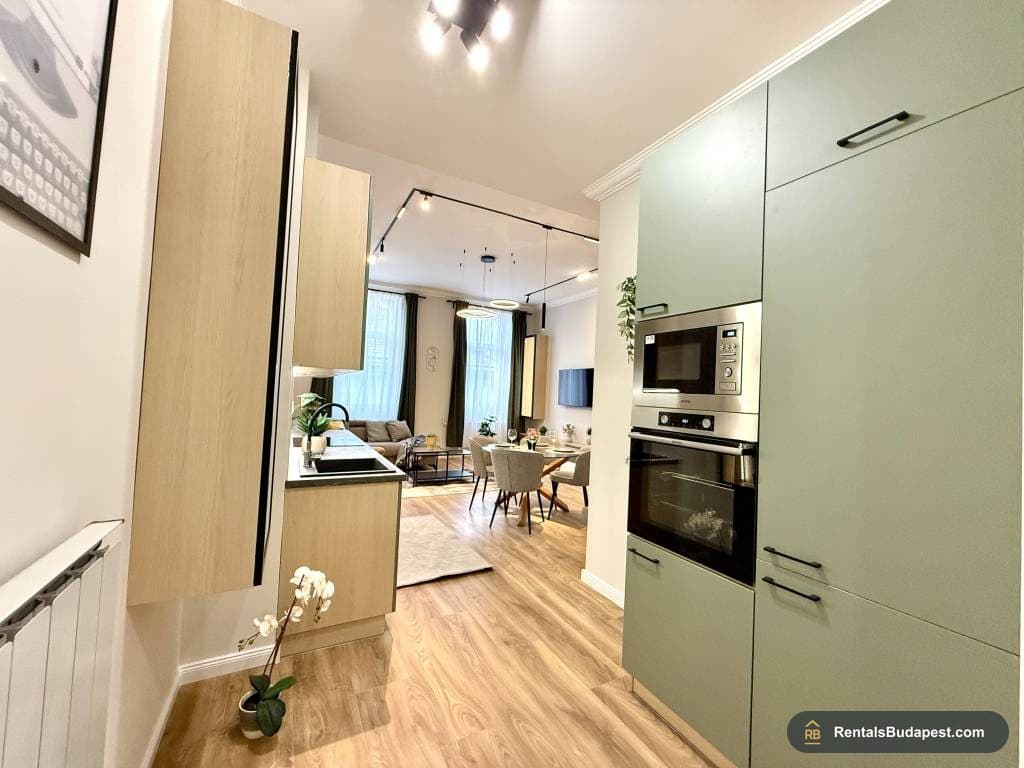 Renovated 3-Bedroom Apartment for Sale near New York Café | District 7