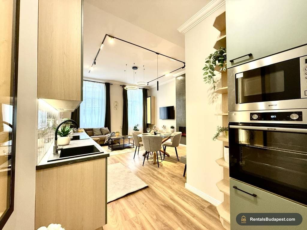 Renovated 3-Bedroom Apartment for Sale near New York Café | District 7