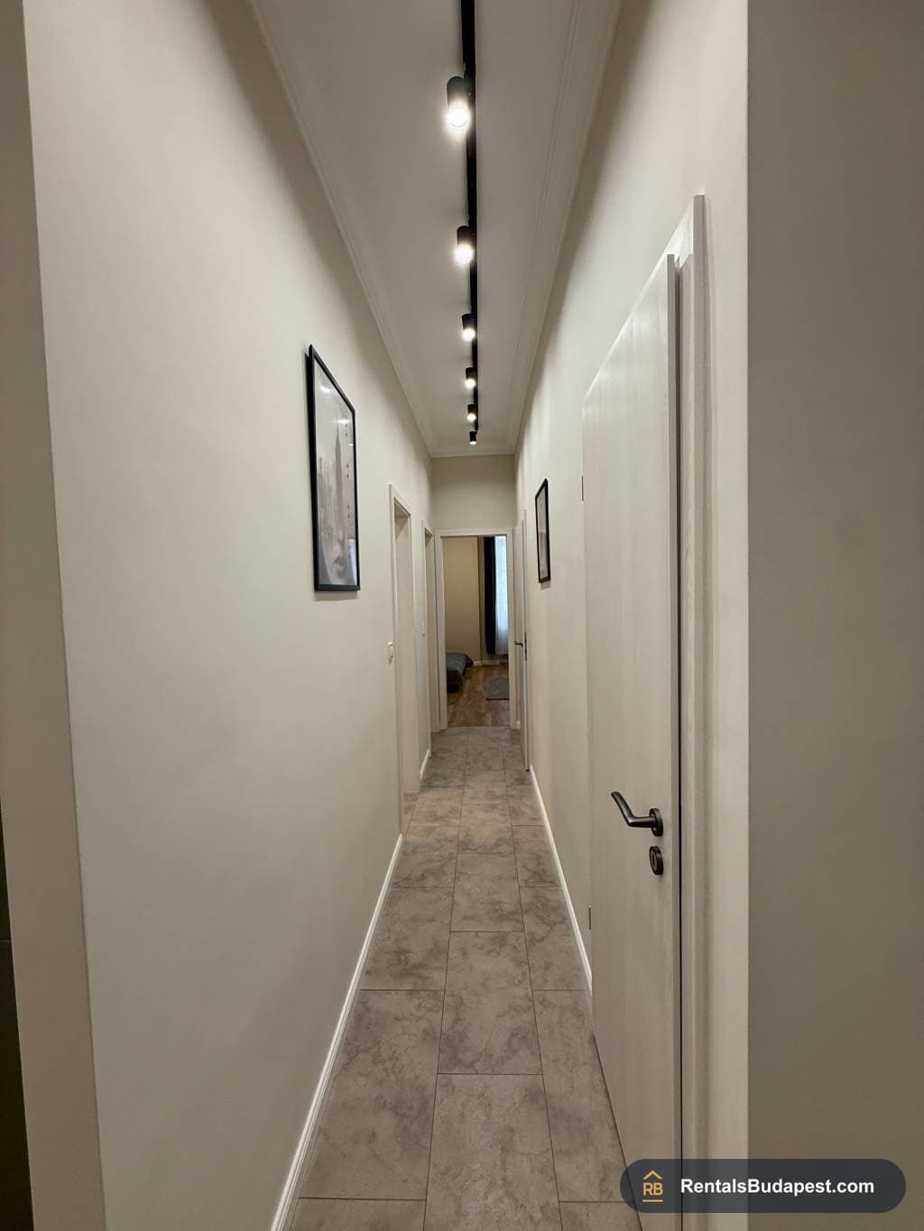 Renovated 3-Bedroom Apartment for Sale near New York Café | District 7