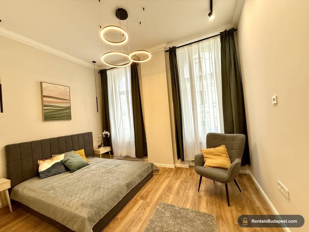 Renovated 3-Bedroom Apartment for Sale near New York Café | District 7