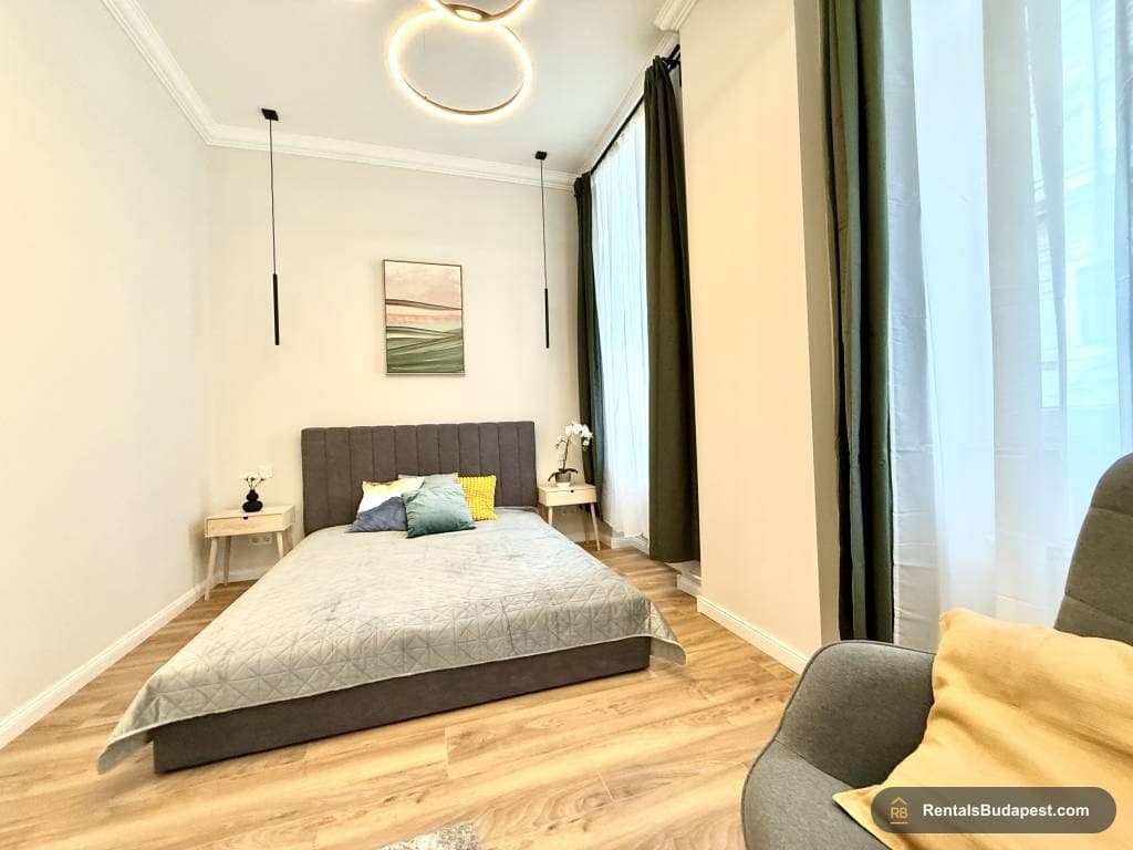 Renovated 3-Bedroom Apartment for Sale near New York Café | District 7
