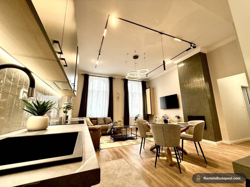 Renovated 3-Bedroom Apartment for Sale near New York Café | District 7