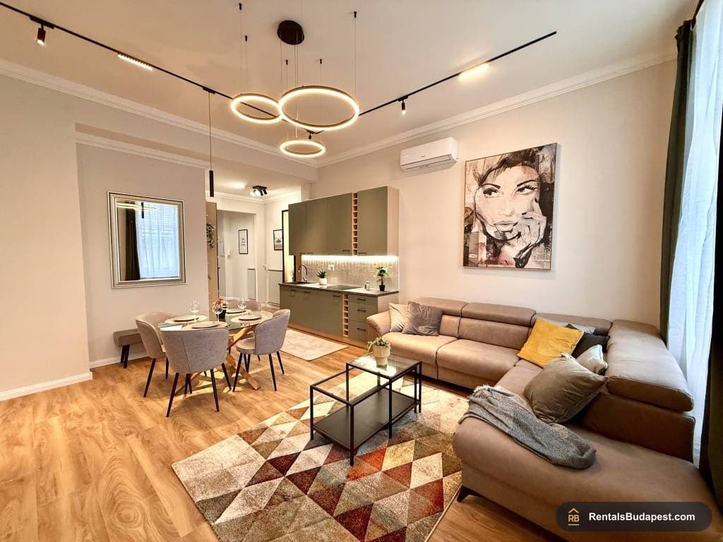 Renovated 3-Bedroom Apartment for Sale near New York Café | District 7