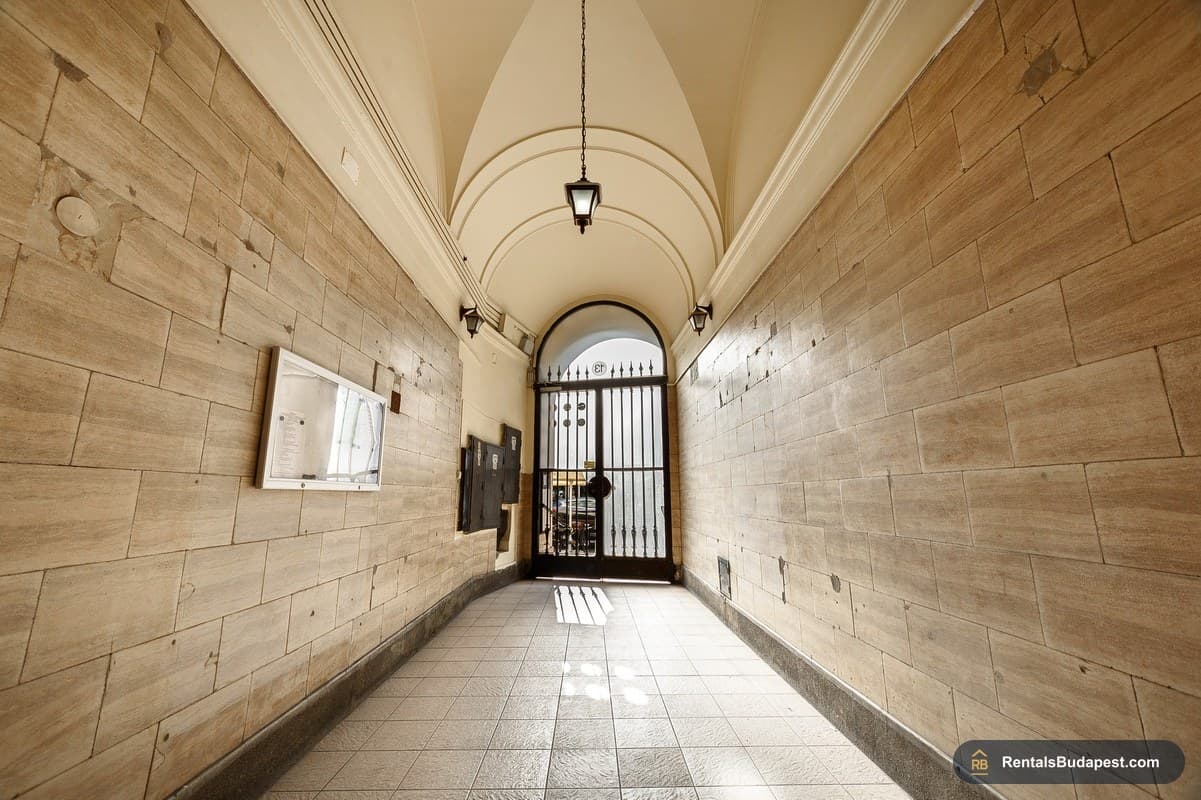 Renovated 3-Bedroom Apartment for Sale near New York Café | District 7