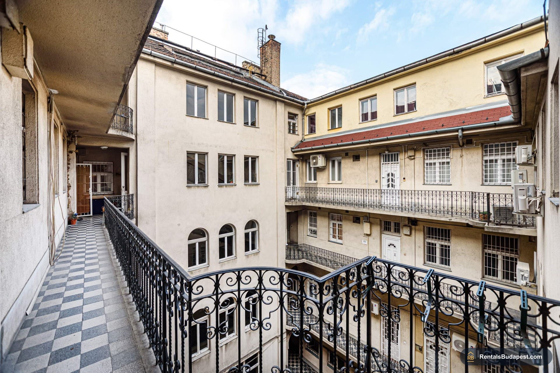Renovated 3-Bedroom Apartment for Sale near New York Café | District 7