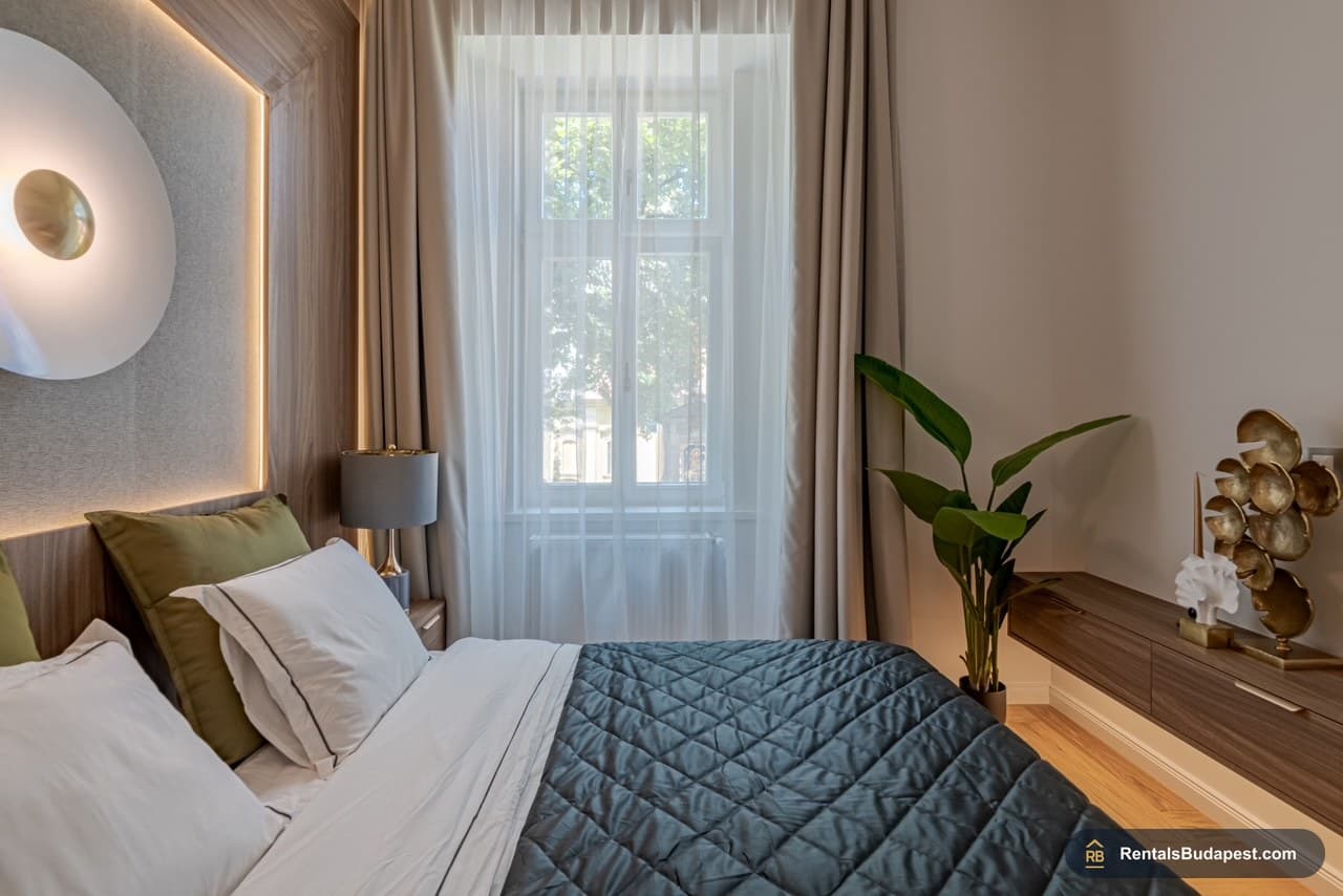 Renovated 2-Bedroom Apartment with Garden Views for Sale | Veres Pálné utca, District 5