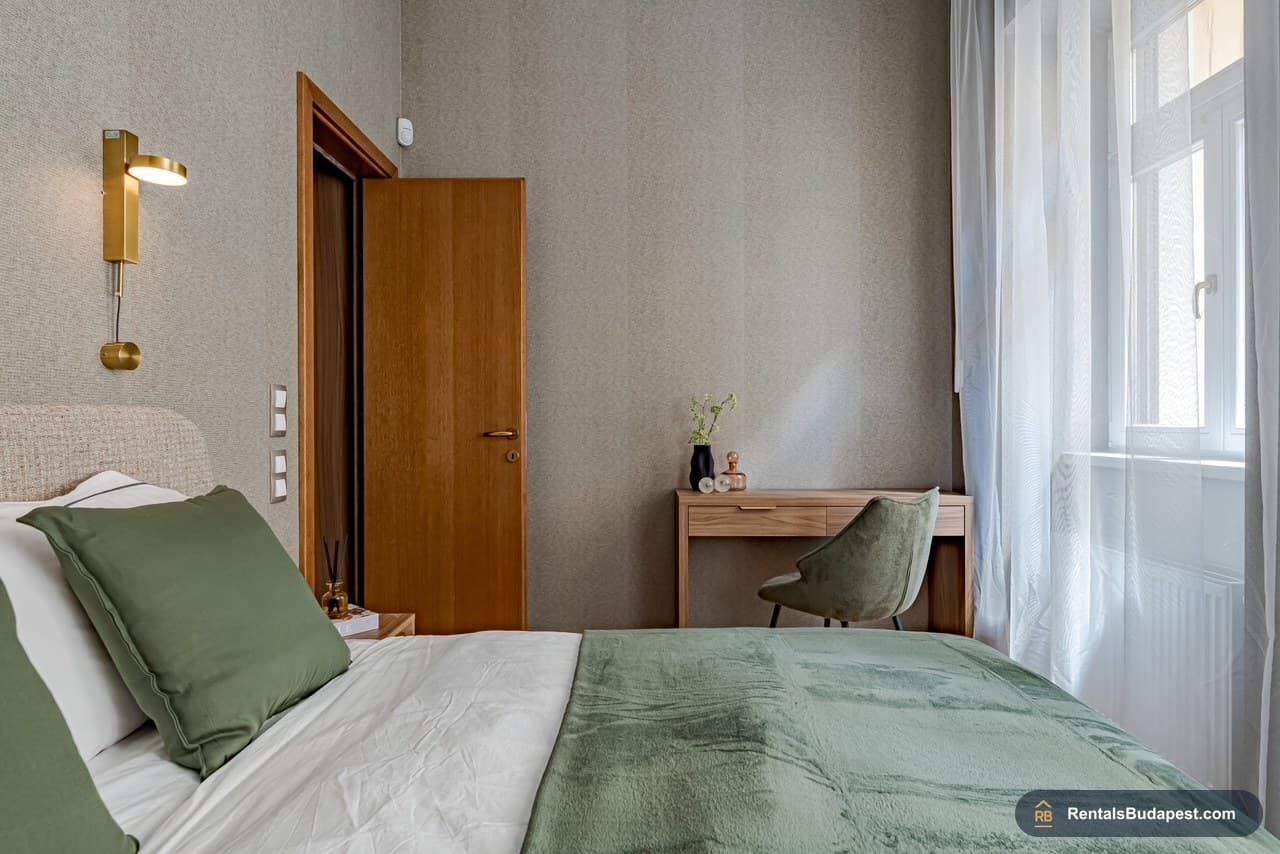Renovated 2-Bedroom Apartment with Garden Views for Sale | Veres Pálné utca, District 5