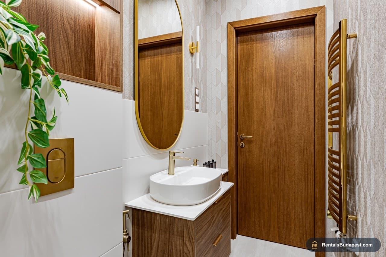 Renovated 2-Bedroom Apartment with Garden Views for Sale | Veres Pálné utca, District 5