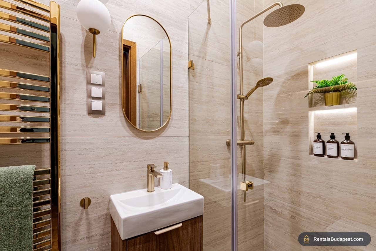 Renovated 2-Bedroom Apartment with Garden Views for Sale | Veres Pálné utca, District 5