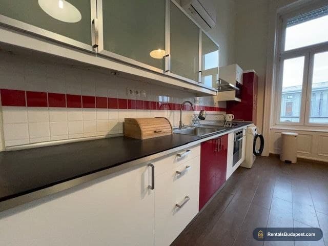 Investment Property for Sale near Blaha Lujza tér