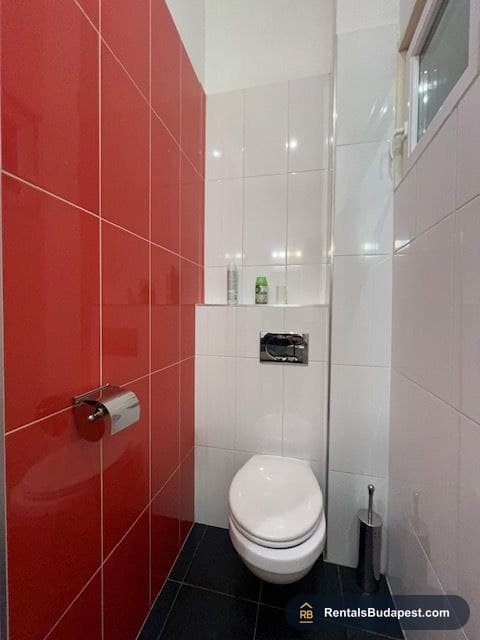 Investment Property for Sale near Blaha Lujza tér