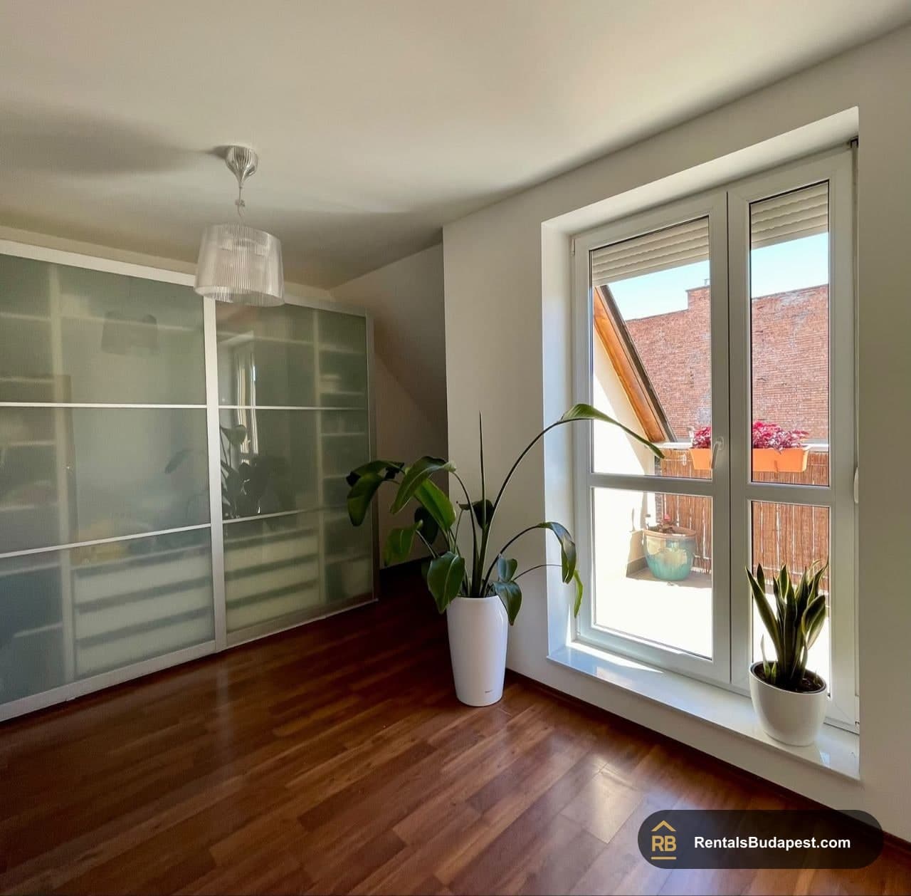 Furnished 2-Bedroom Apartment for Rent on Sobieski János utca, Budapest IX