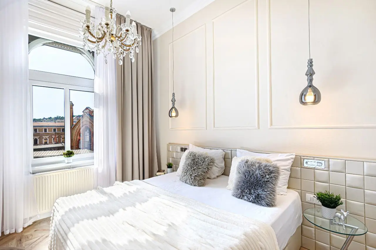 Luxury apartment Budapest with 2 bedrooms, home office, Liberty view, and parking