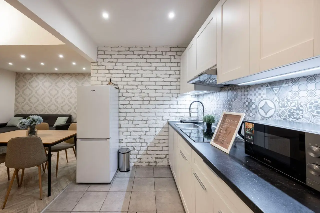Gallery apartment Budapest 7th District – 2-bedroom fully furnished flat with sauna and AC on Erzsébet körút