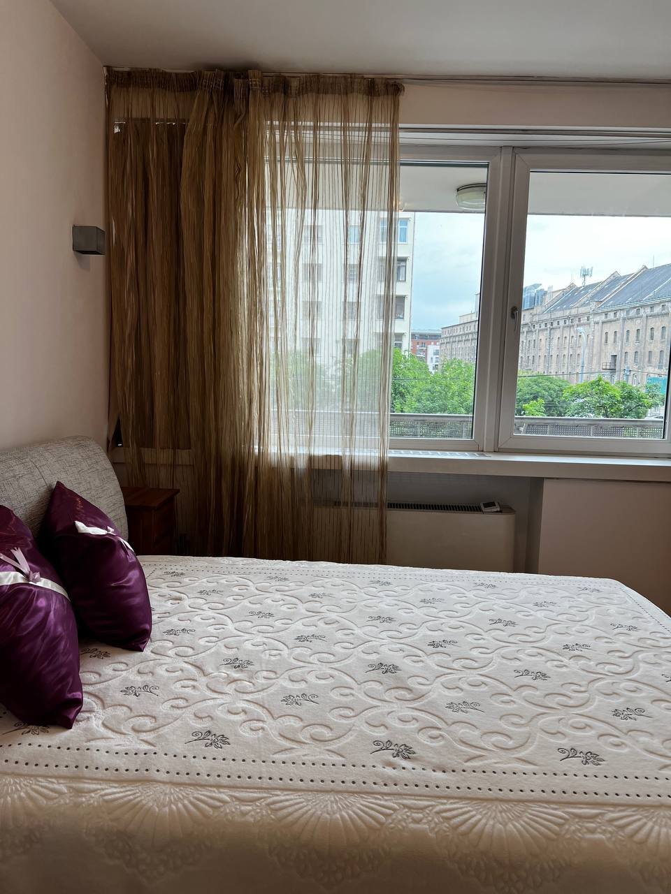 One bedroom apartment Budapest 9th District – luxury furnished flat with balcony, wellness access, and 24/7 reception near Boráros tér