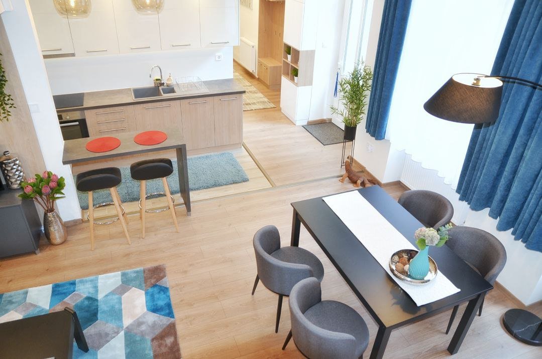 Gallery apartment Budapest 6th District – quiet, luxury 1st floor flat with guest area and interior garden view