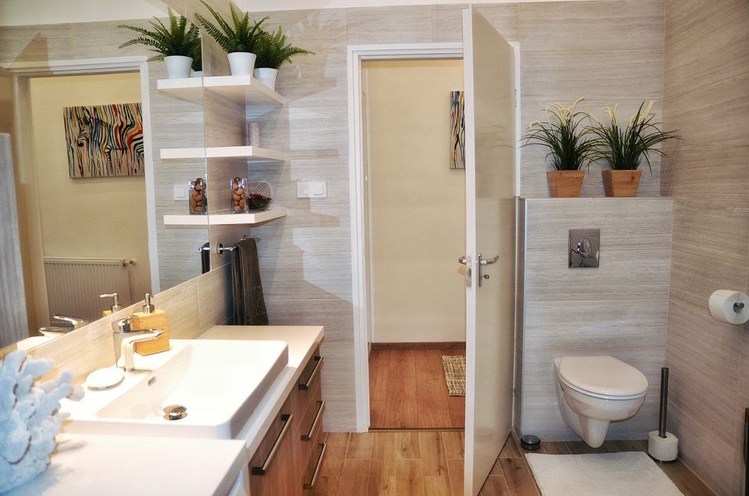 Gallery apartment Budapest 6th District – quiet, luxury 1st floor flat with guest area and interior garden view