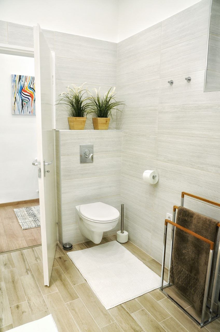 Gallery apartment Budapest 6th District – quiet, luxury 1st floor flat with guest area and interior garden view