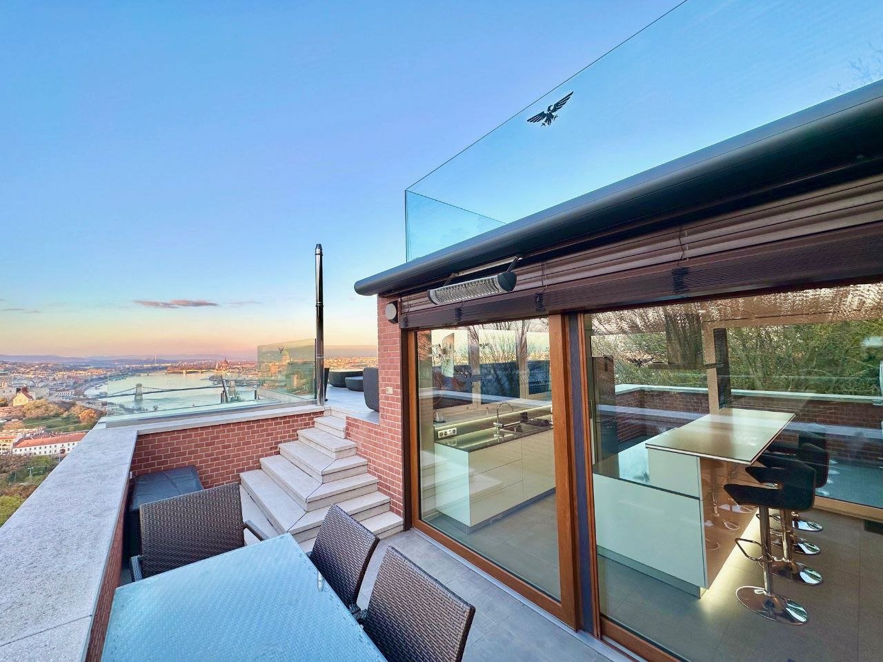 Luxury apartment Gellért Hill Budapest – panoramic view, furnished, 3 bedrooms, sauna, and rooftop terrace