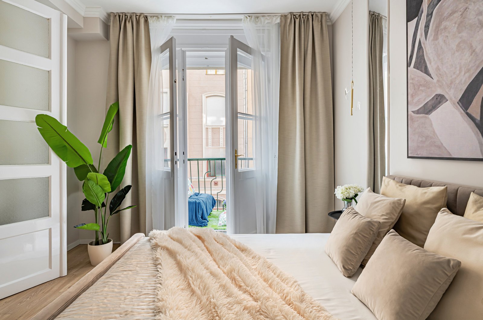 Renovated apartment in Budapest 13th District with balcony