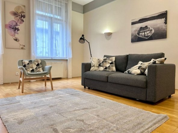 3-bedroom apartment Budapest 9th District – student-friendly rental with large living room near Corvinus