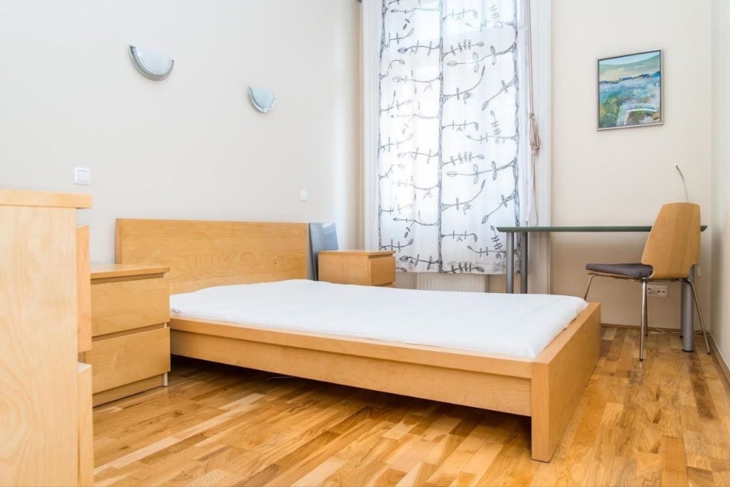 3-bedroom apartment Budapest 9th District – student-friendly rental with large living room near Corvinus