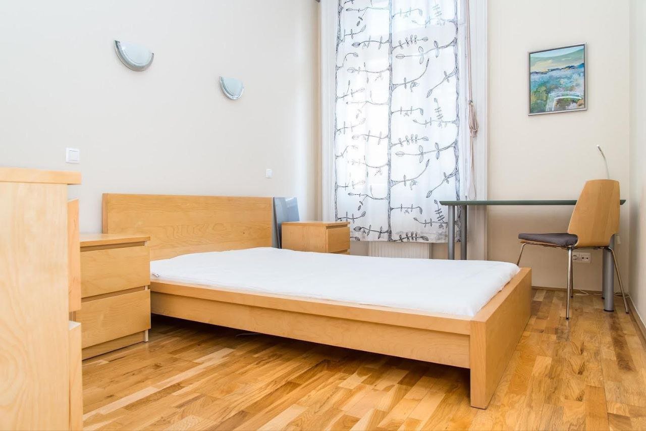 3-bedroom apartment Budapest 9th District – student-friendly rental with large living room near Corvinus