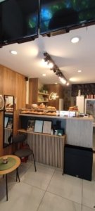 Street-level coffee shop for rent in Budapest 8th District, József körút