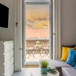 Compact studio gallery apartment for rent in Budapest on Akácfa Street with balcony and shared living area